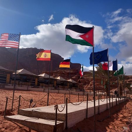 Wadi Rum 4x4 Jeep Tour&Camp Bagian luar foto