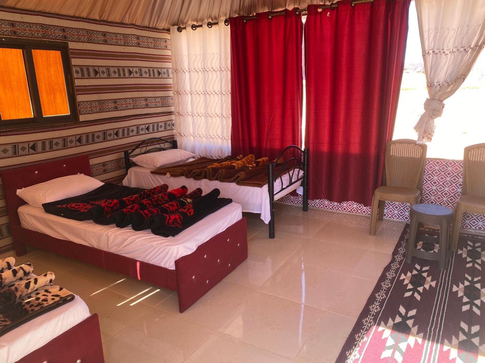 Wadi Rum 4x4 Jeep Tour&Camp Bagian luar foto